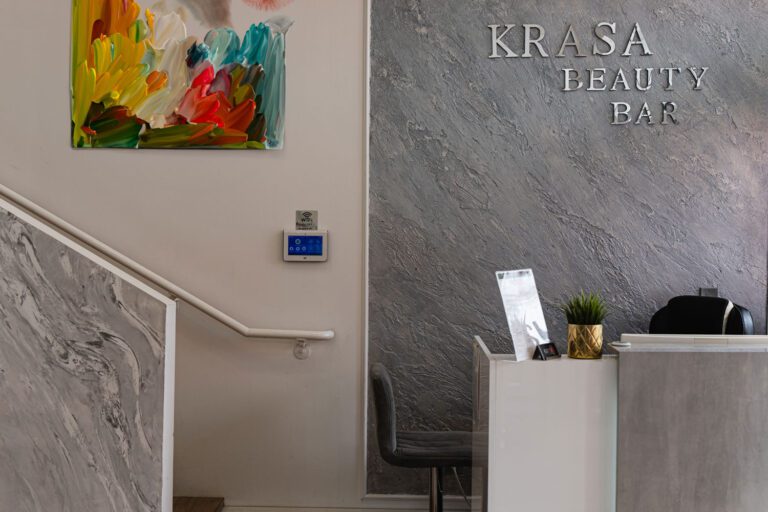 Silver Elegance: Marble Mirrors on Sunny Isles